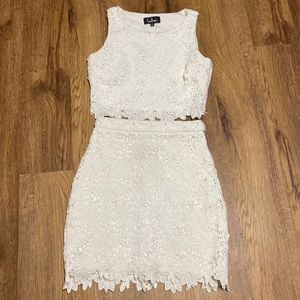 Lulus 2 piece skirt set white lace floral design with lining size small